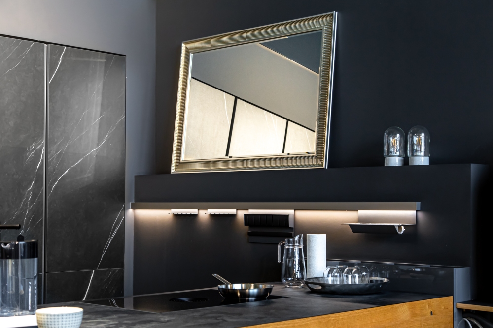 Designer Mirrors & LED Mirror Designs in Kochi